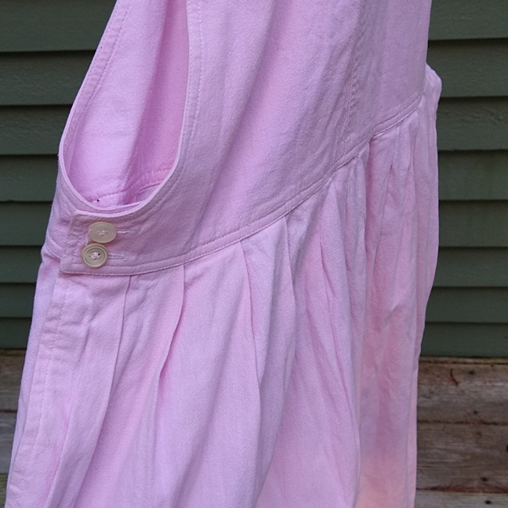 Pretty in pink. 1980s cotton jumper with pleats